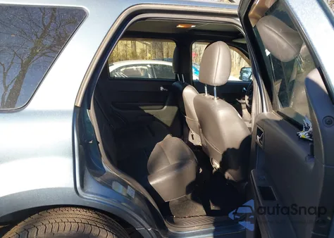 2011 Ford Escape Limited z USA, uszkodzony, nr VIN 1FMCU0EG4BKB82702